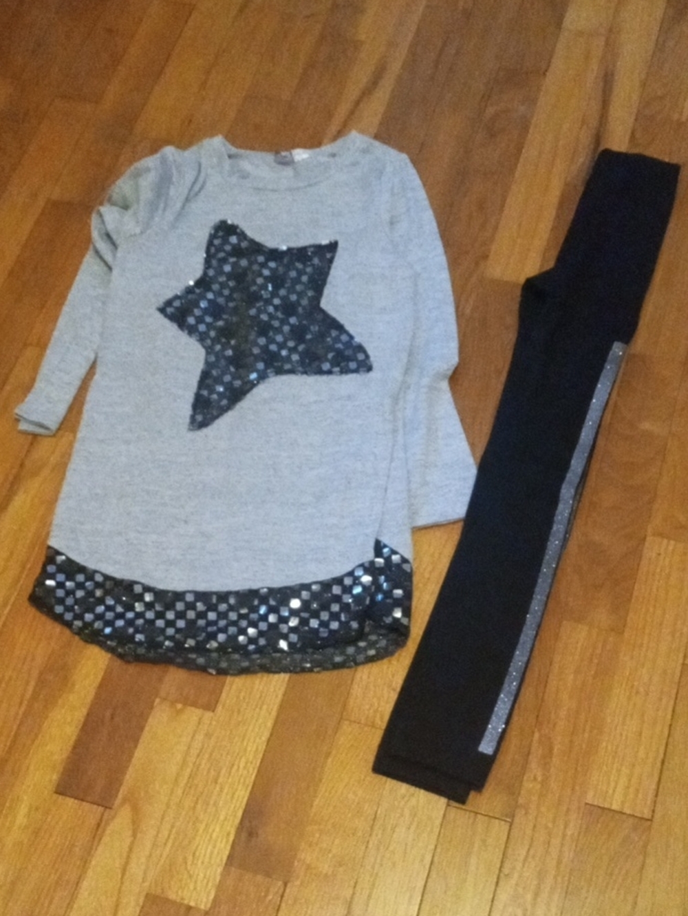 girl 10 long sleeve tunic top gray with silver black and leggings with silver